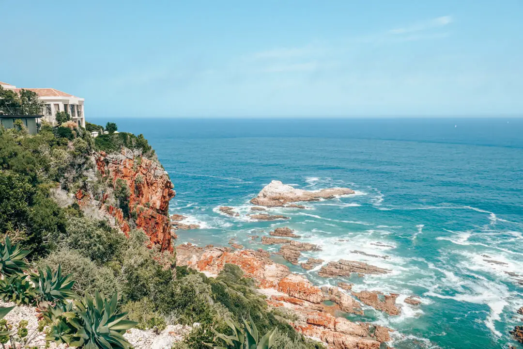 A essential stop on any Garden Route road trip itinerary One of the best things to do in Knysna is to see the view of the Indian Ocean from the Eastern Head.